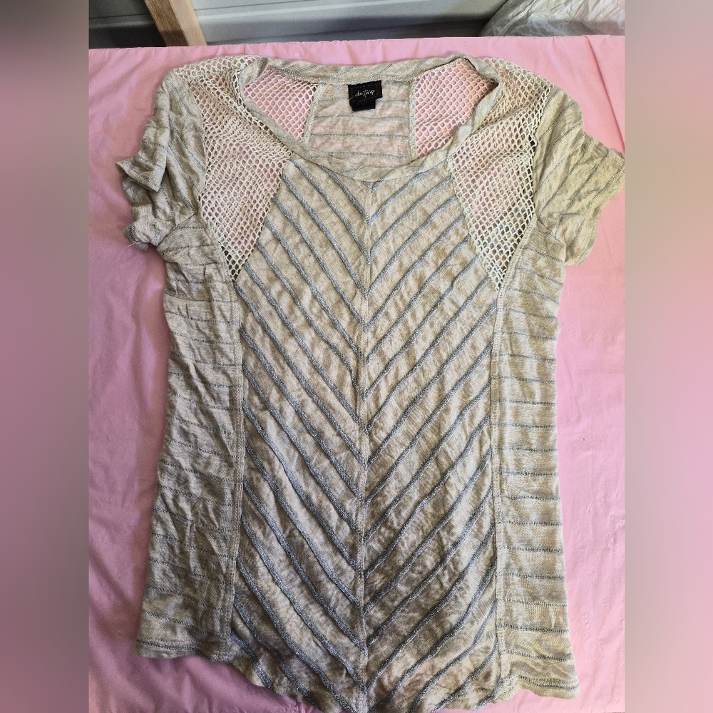 Daytrip Gray Chevron Short Sleeve Top